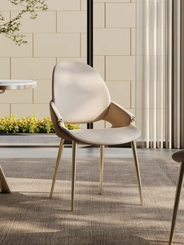 Jedálenské stoličky sú ľahké a luxusné, s pocitom luxusu. Moderný, minimalistický, a high-end stoličky pre použitie v domácnosti